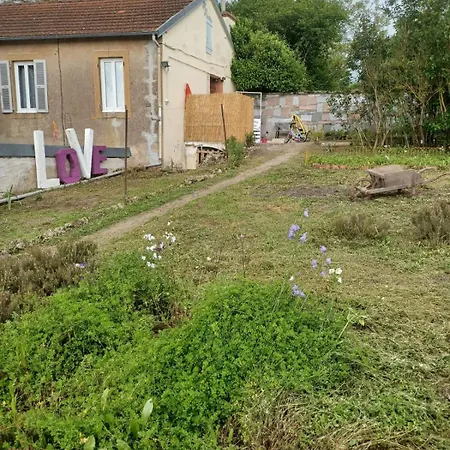 Holiday home Logis Des Pivoines Trezelles